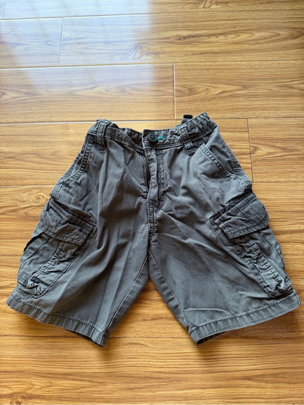 Preloved GAP Boys Cargo Shorts in Olive Green Size 6